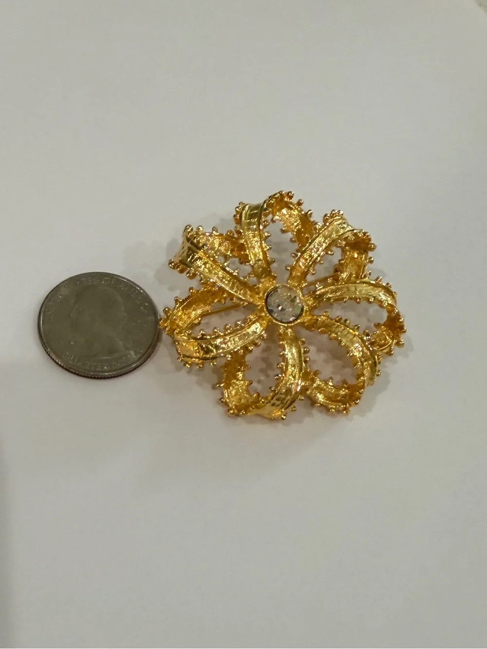 GRAZIANO Gold-Tone Floral Pin Brooch with Center Rhinestone